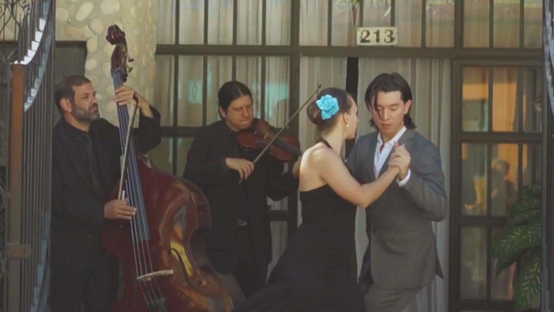 Vidéo de l’univers de l’huile de parfum Old Money de Sense Geneva